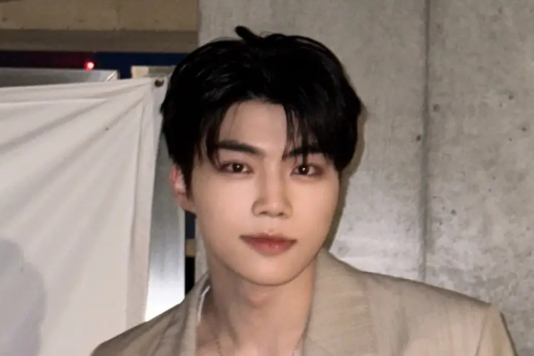 K-Pop Idol Park Gunwook Goes Viral Over Alleged Hickey; Fans Come to His Defense